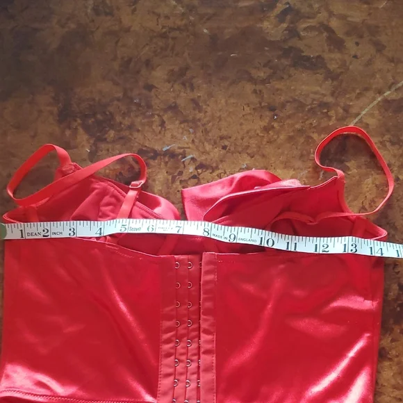Elegant Red Satin Bow Bustier - Picture 3 of 5